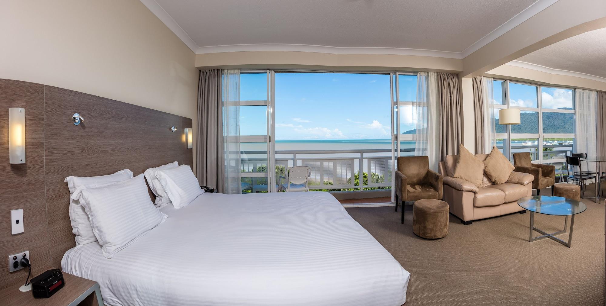 Hotel Doubletree By Hilton Cairns Extérieur photo