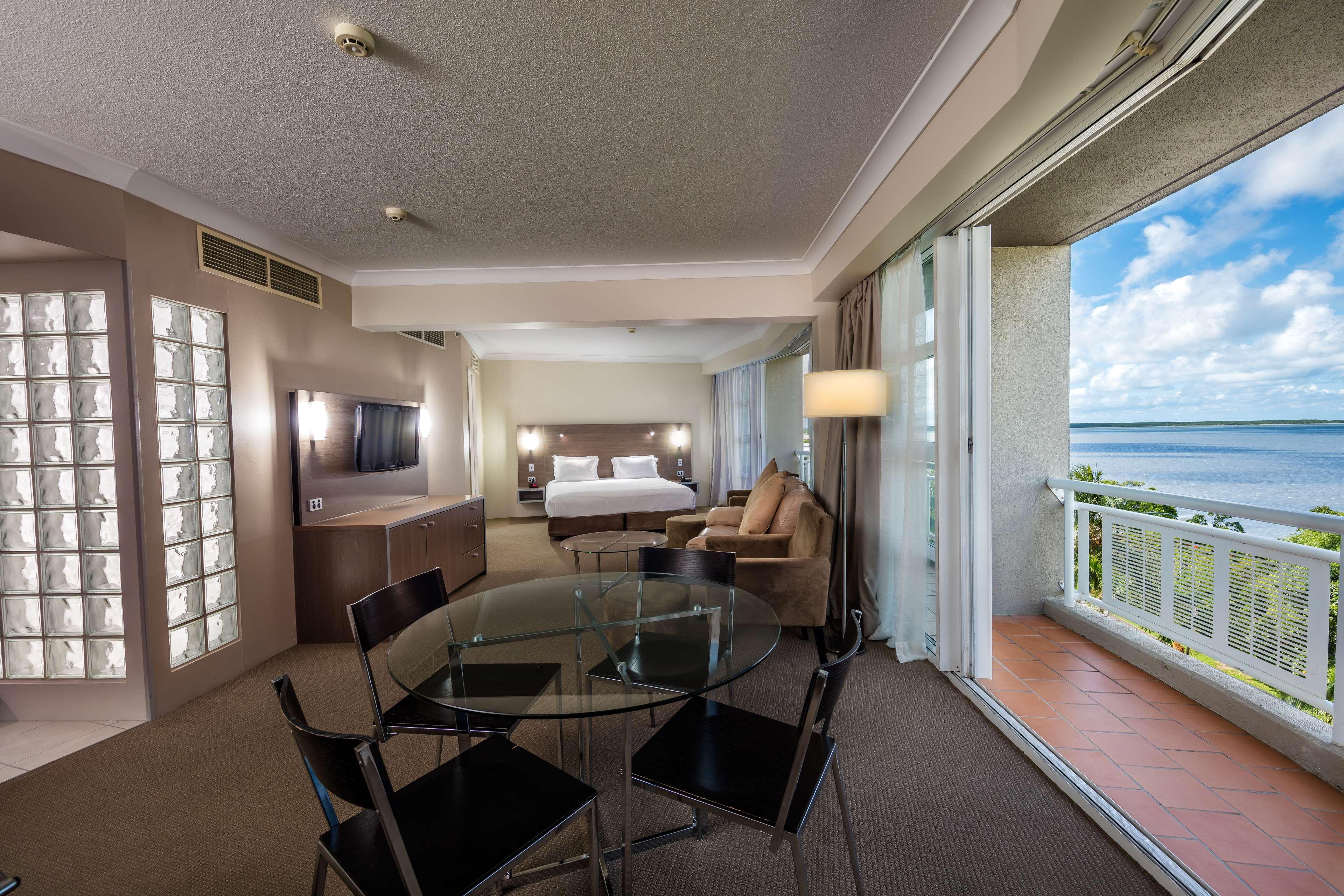 Hotel Doubletree By Hilton Cairns Extérieur photo