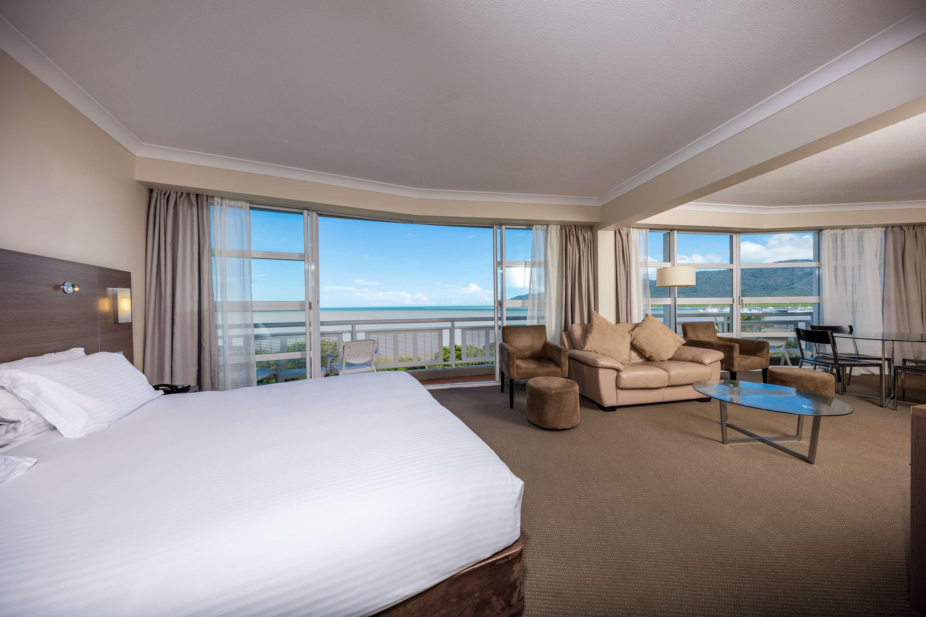 Hotel Doubletree By Hilton Cairns Extérieur photo