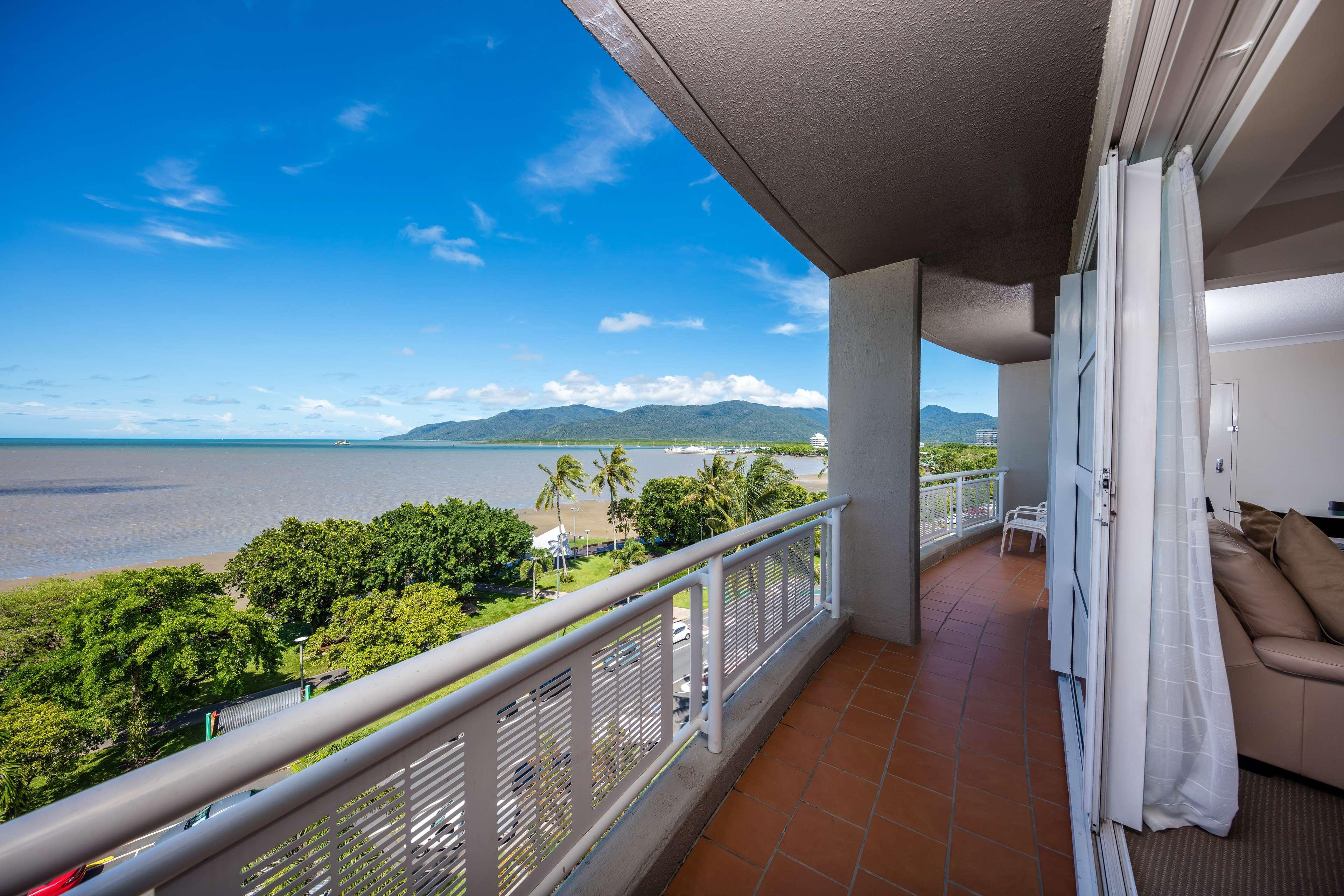 Hotel Doubletree By Hilton Cairns Extérieur photo