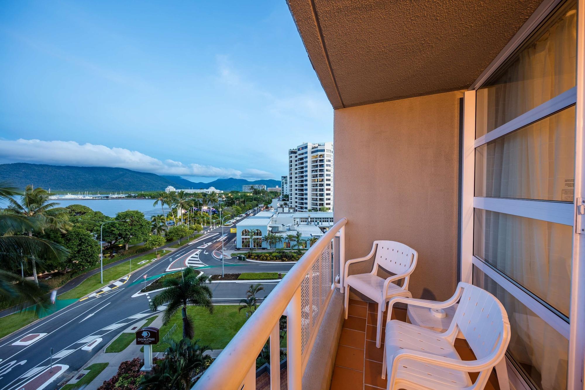 Hotel Doubletree By Hilton Cairns Extérieur photo