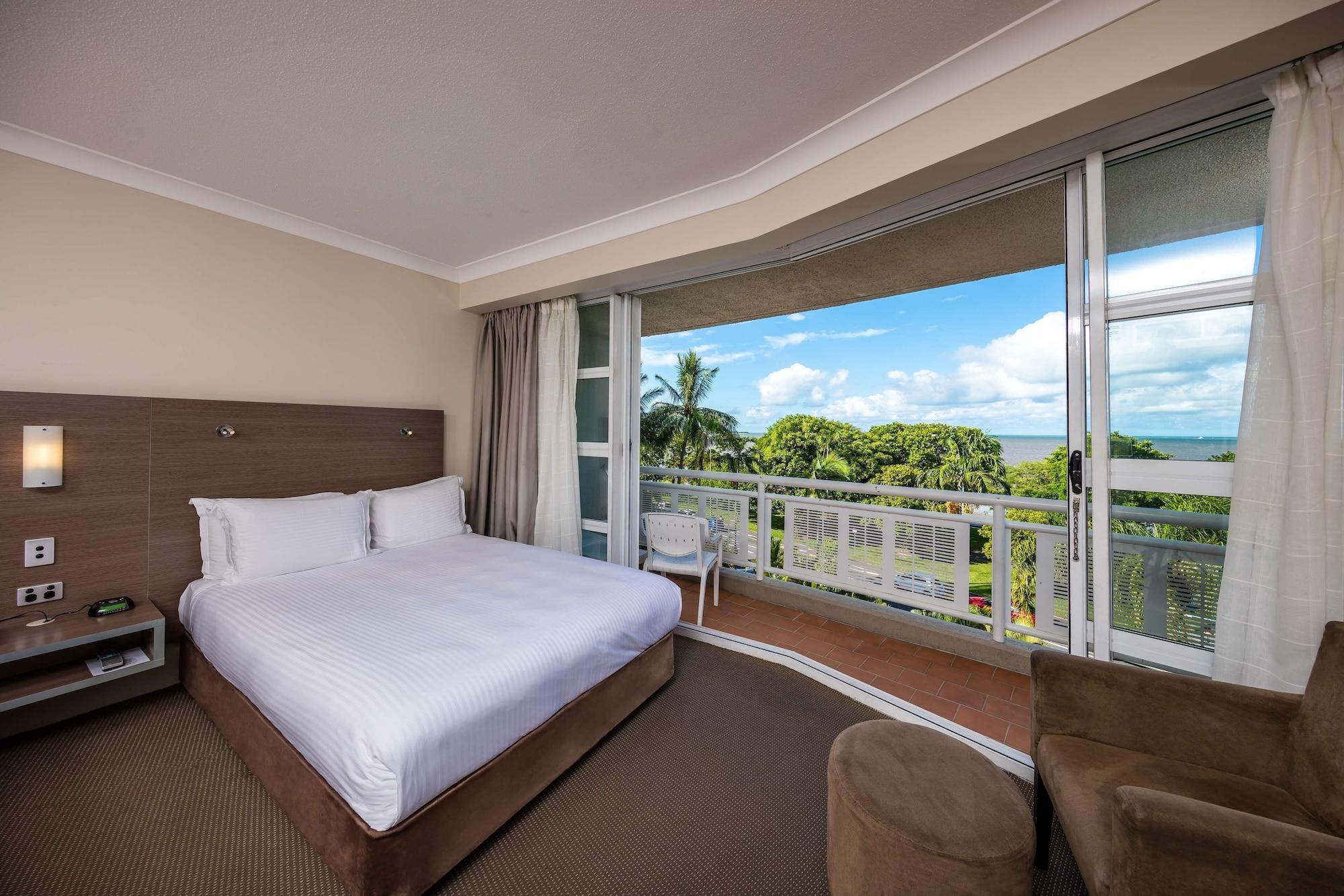 Hotel Doubletree By Hilton Cairns Extérieur photo