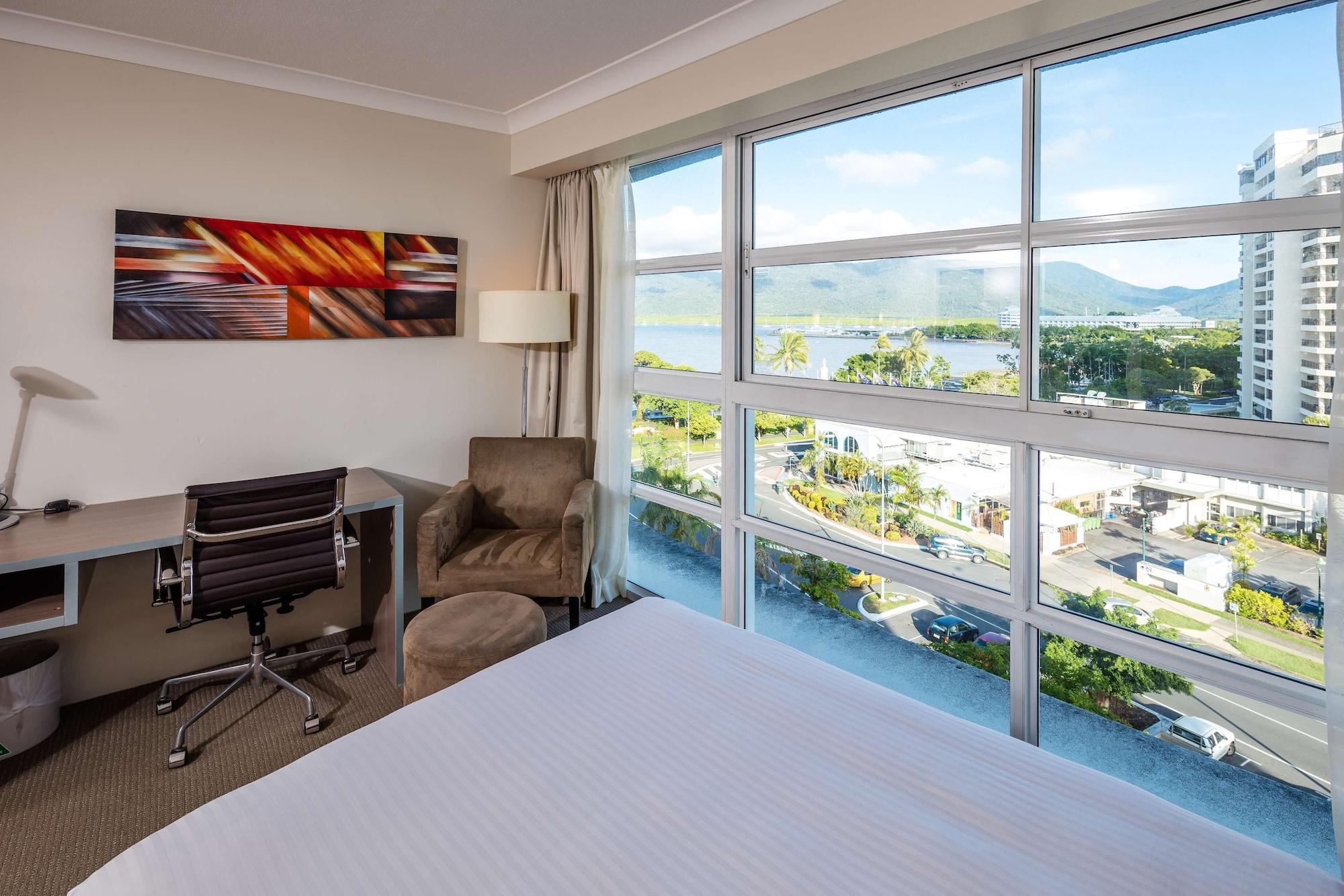 Hotel Doubletree By Hilton Cairns Extérieur photo