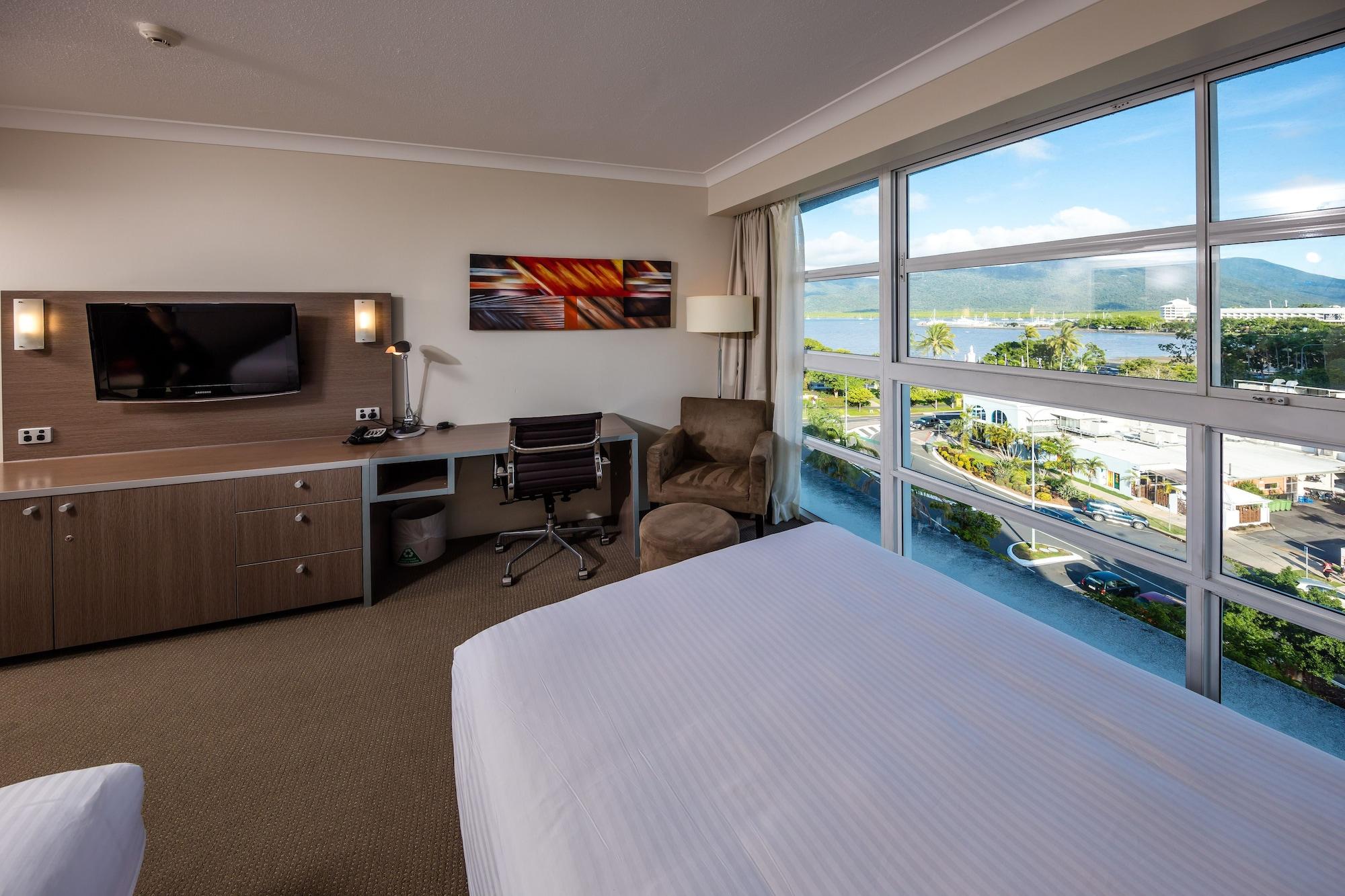 Hotel Doubletree By Hilton Cairns Extérieur photo