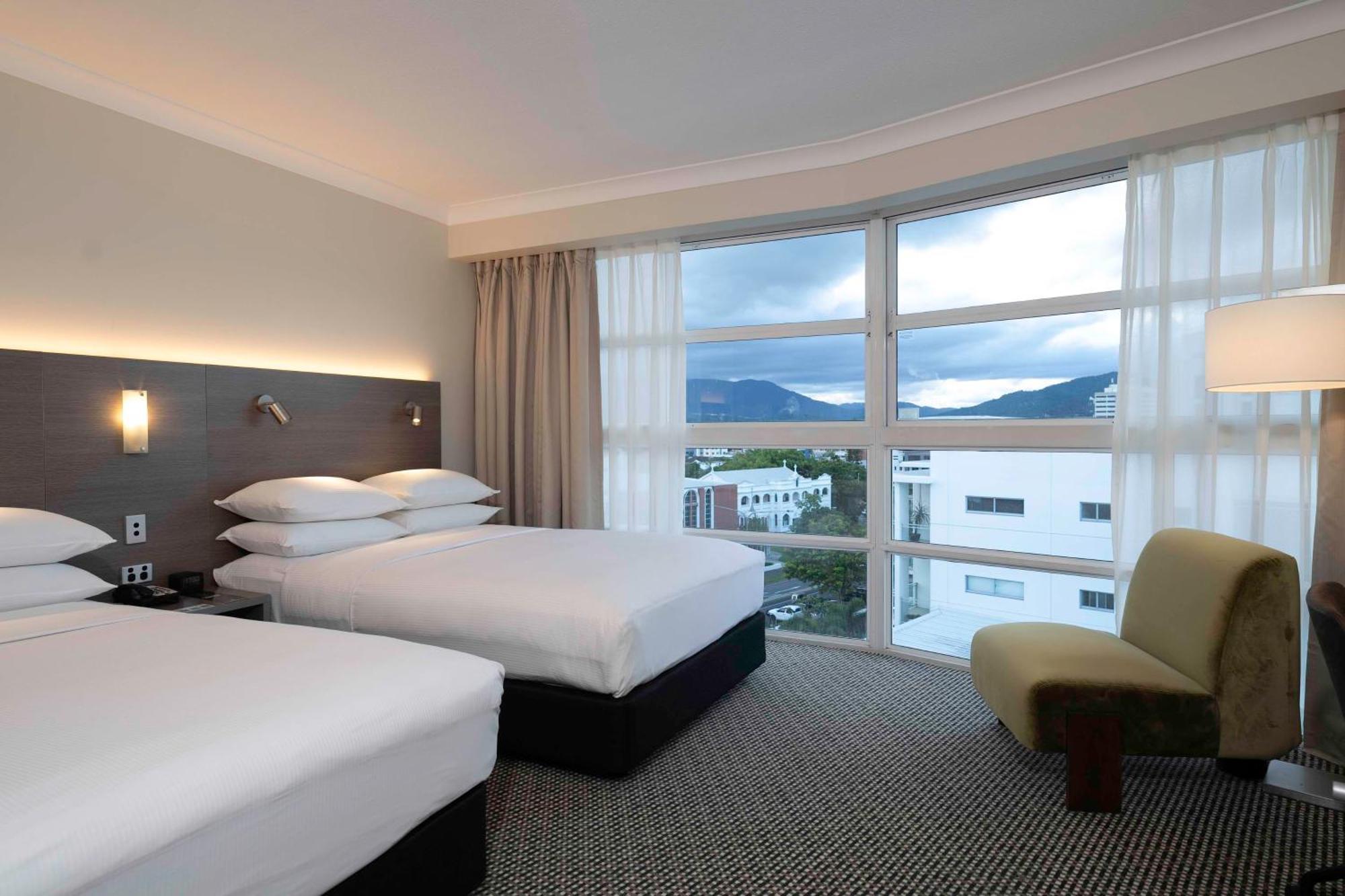 Hotel Doubletree By Hilton Cairns Extérieur photo