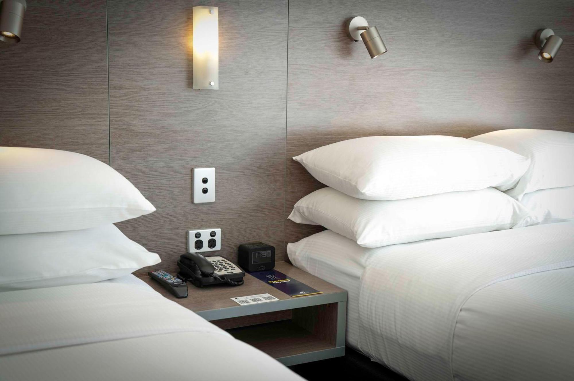 Hotel Doubletree By Hilton Cairns Extérieur photo