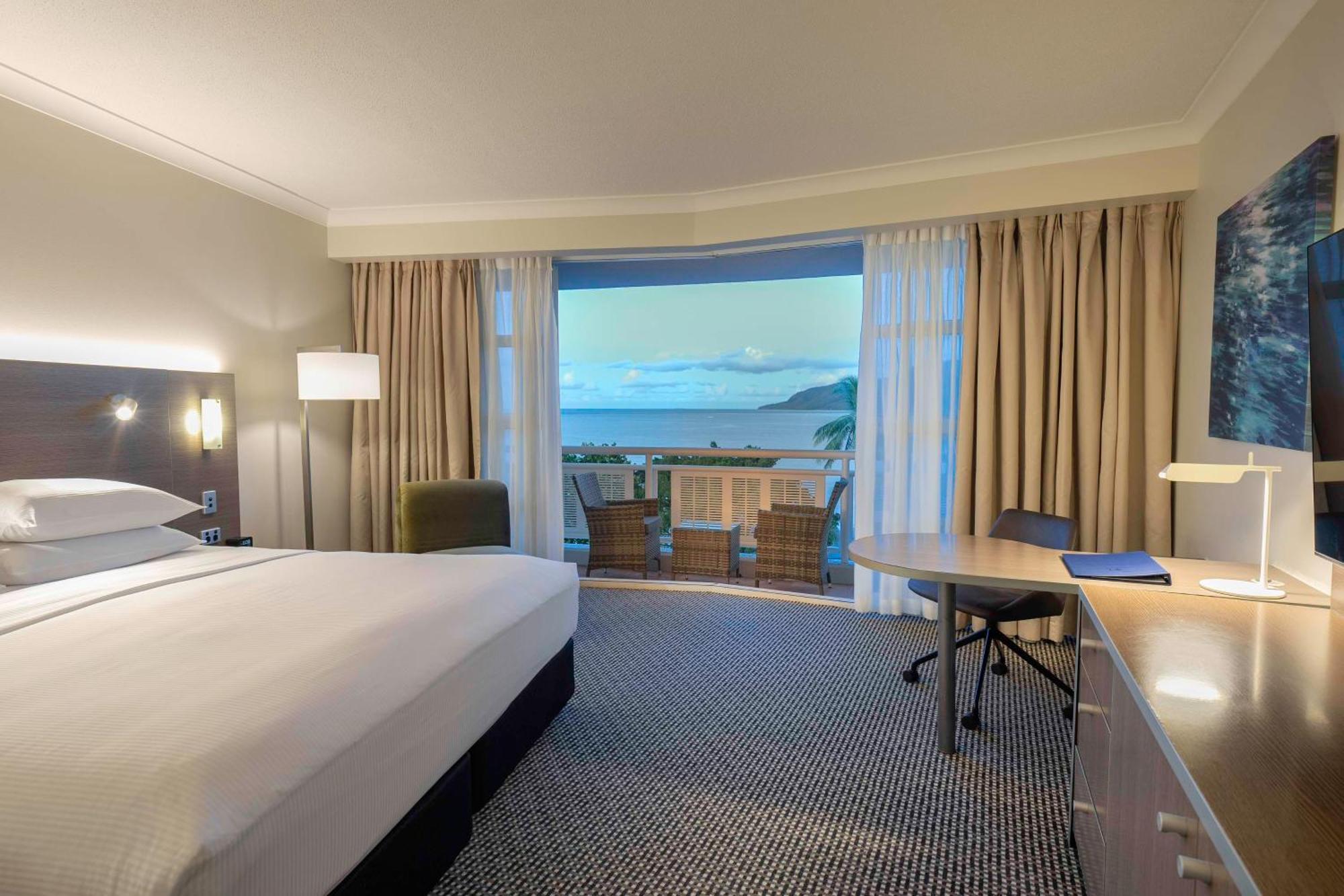 Hotel Doubletree By Hilton Cairns Extérieur photo