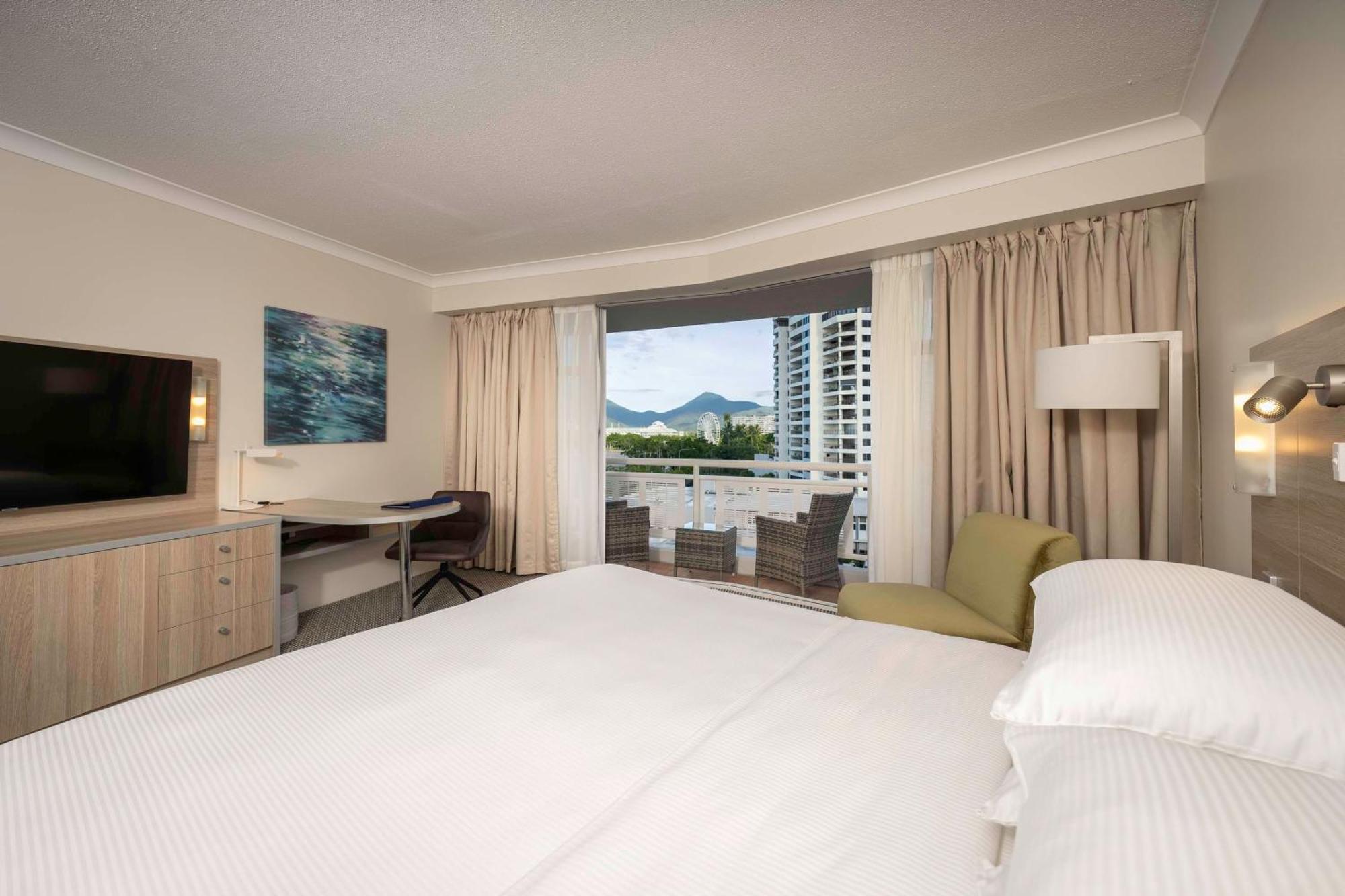 Hotel Doubletree By Hilton Cairns Extérieur photo