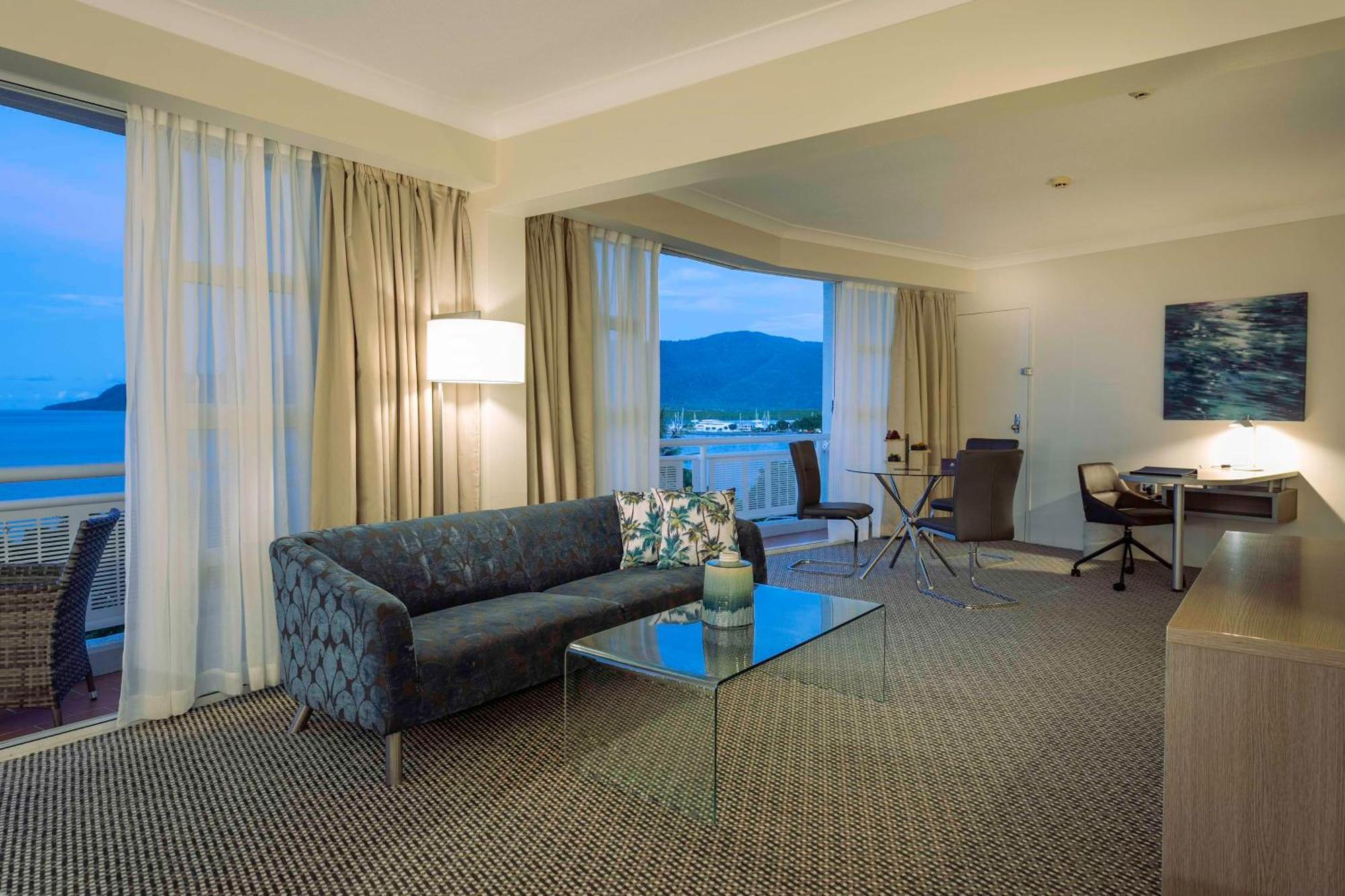 Hotel Doubletree By Hilton Cairns Extérieur photo
