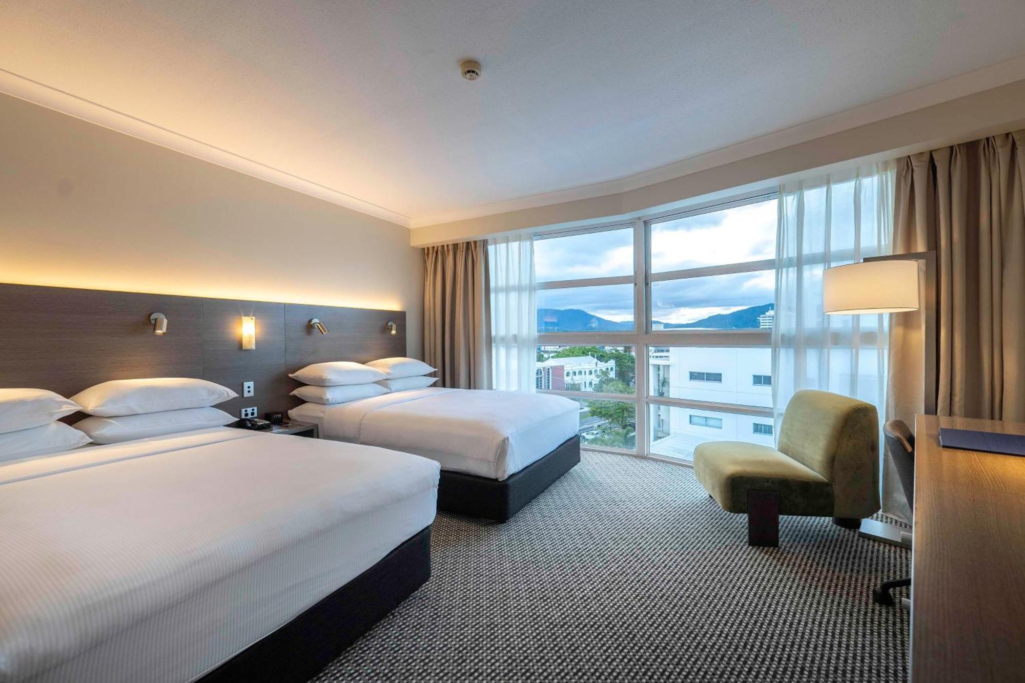 Hotel Doubletree By Hilton Cairns Extérieur photo