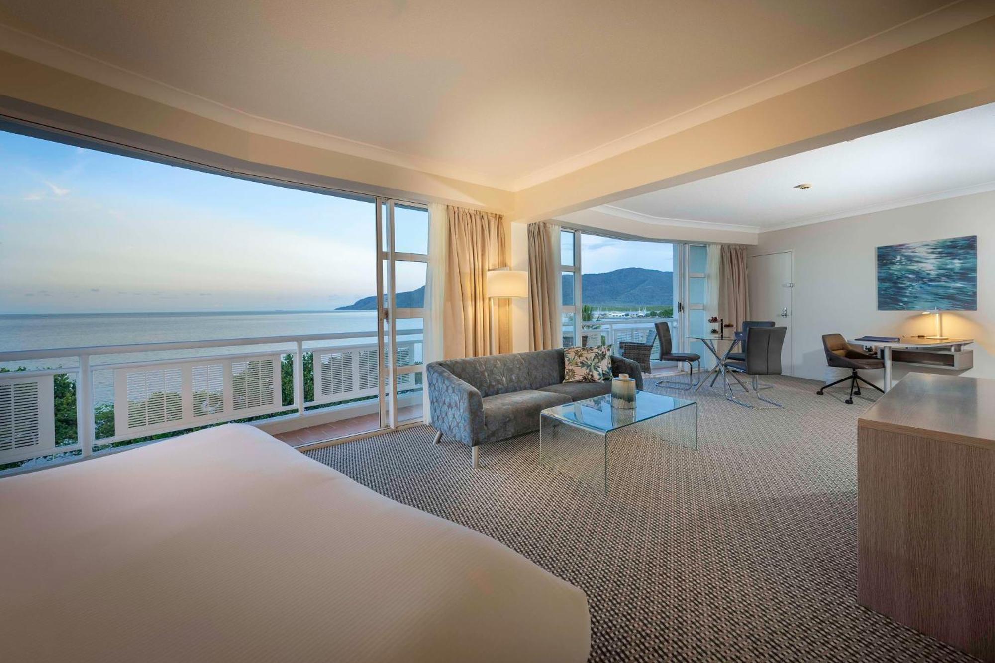 Hotel Doubletree By Hilton Cairns Extérieur photo