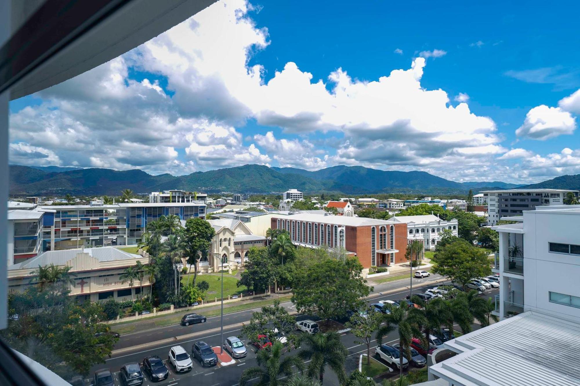 Hotel Doubletree By Hilton Cairns Extérieur photo