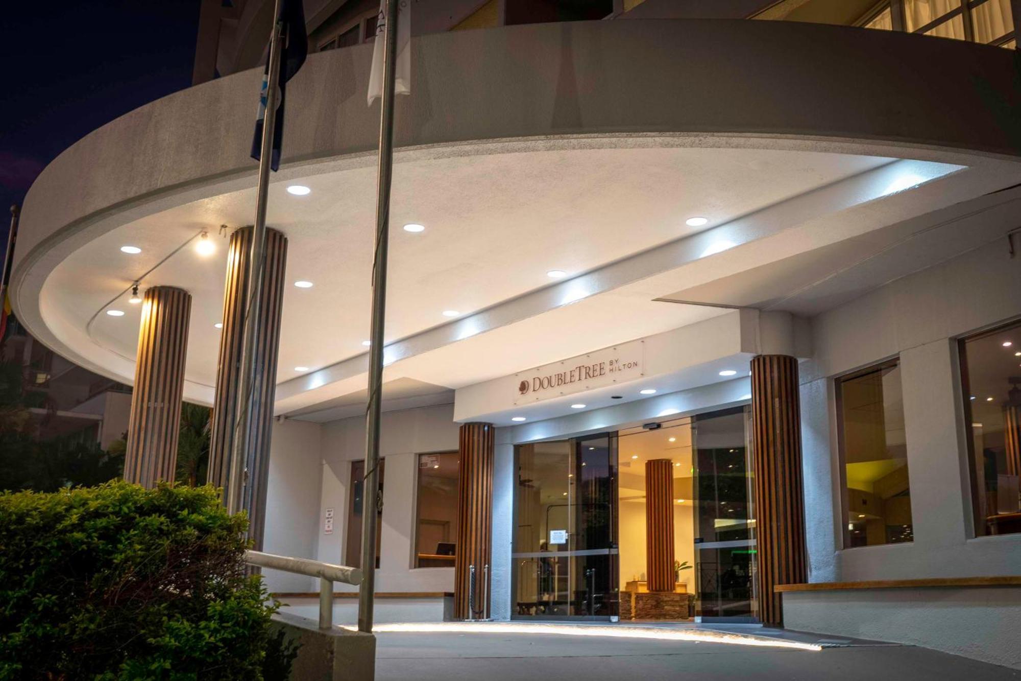 Hotel Doubletree By Hilton Cairns Extérieur photo