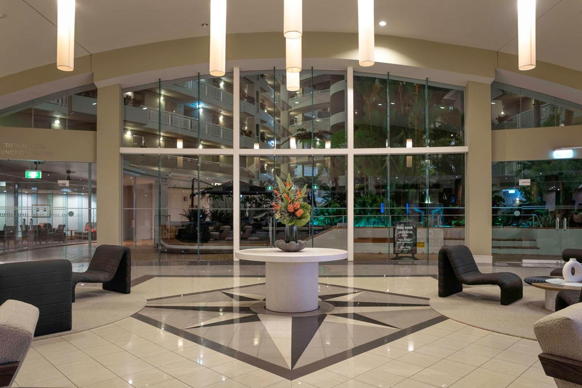 Hotel Doubletree By Hilton Cairns Extérieur photo