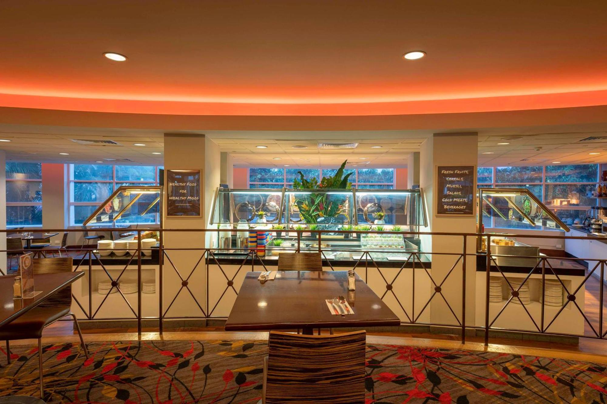 Hotel Doubletree By Hilton Cairns Extérieur photo
