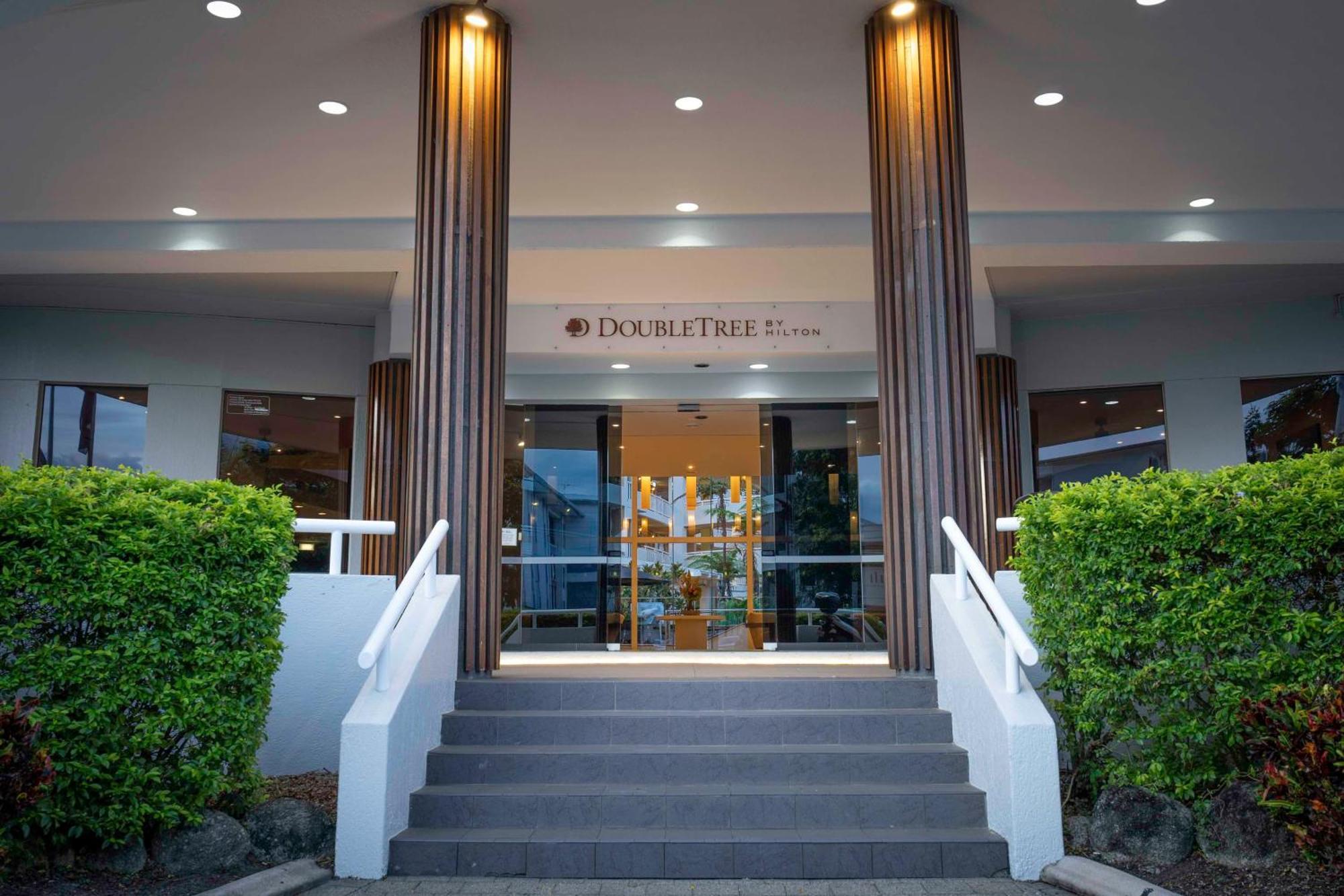 Hotel Doubletree By Hilton Cairns Extérieur photo
