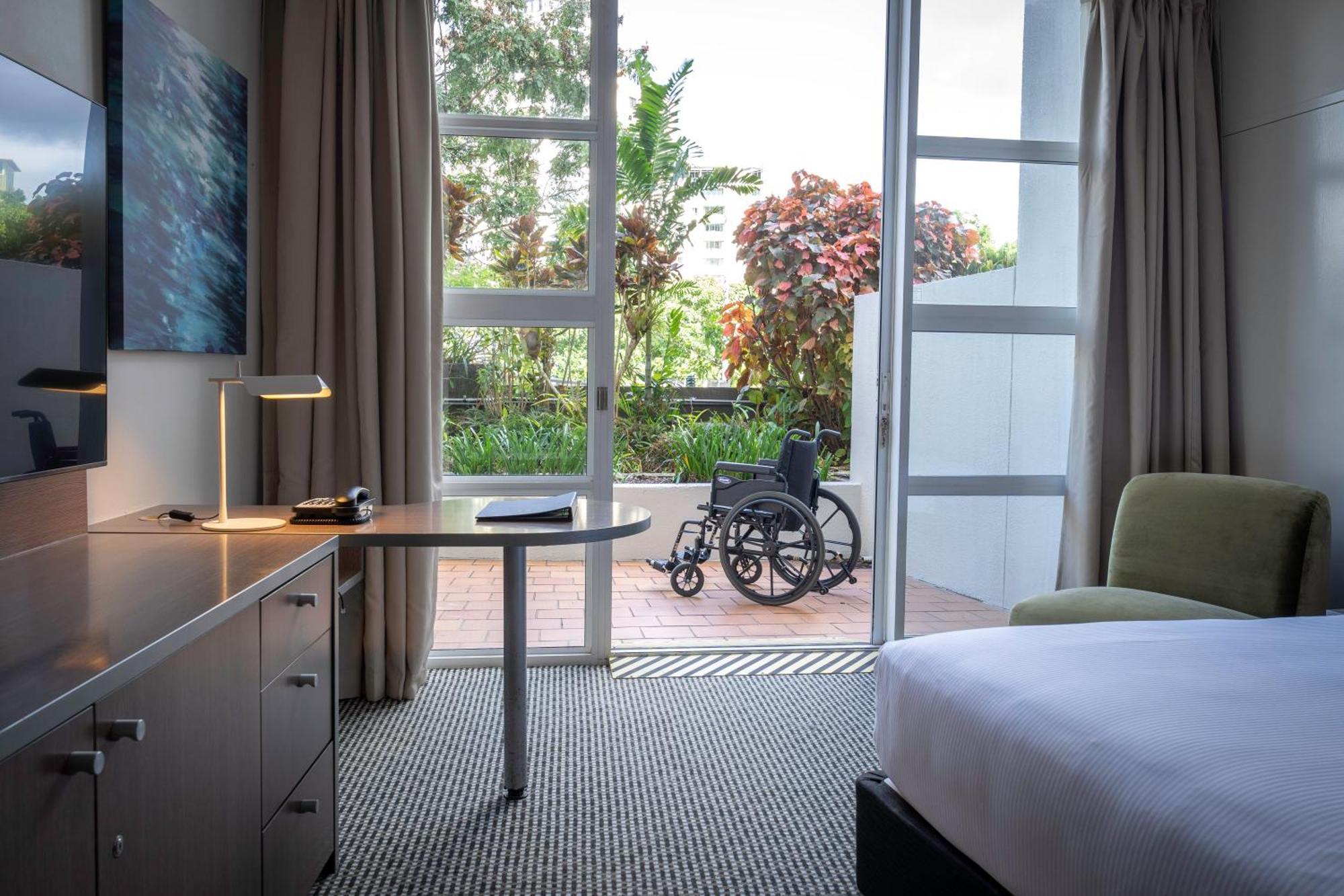 Hotel Doubletree By Hilton Cairns Extérieur photo